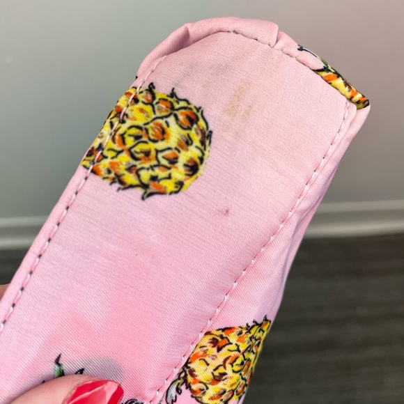 Last chance…Pink Pineapple Crossbody Bag Purse New - Picture 6 of 7